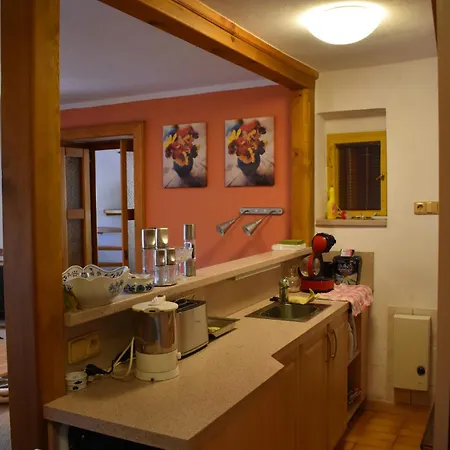 Potacelova 1c, Primelkov, Za Mostem 200 M, Druha Chata, Smer Bitovcice