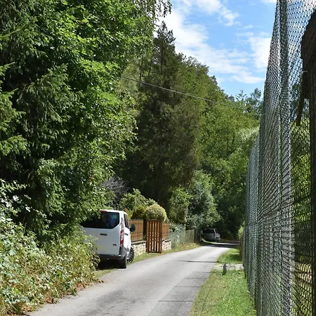 Potacelova 1c, Primelkov, Za Mostem 200 M, Druha Chata, Smer Bitovcice *