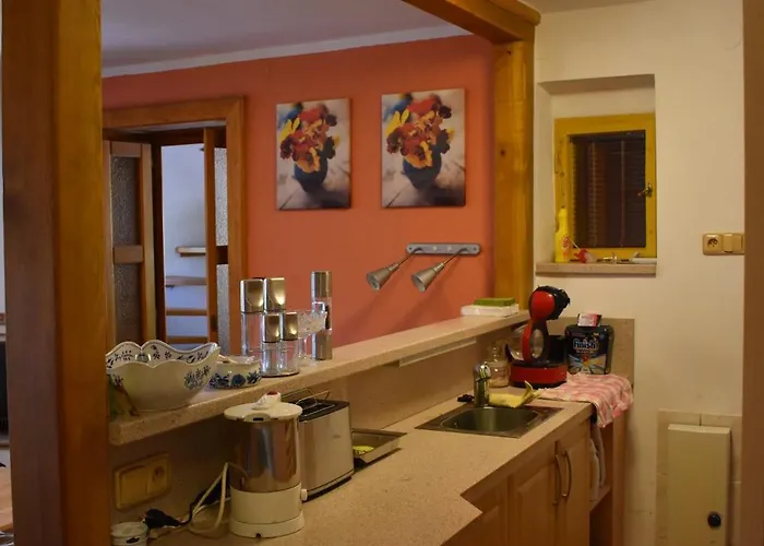 Potacelova 1c, Primelkov, Za Mostem 200 M, Druha Chata, Smer Bitovcice